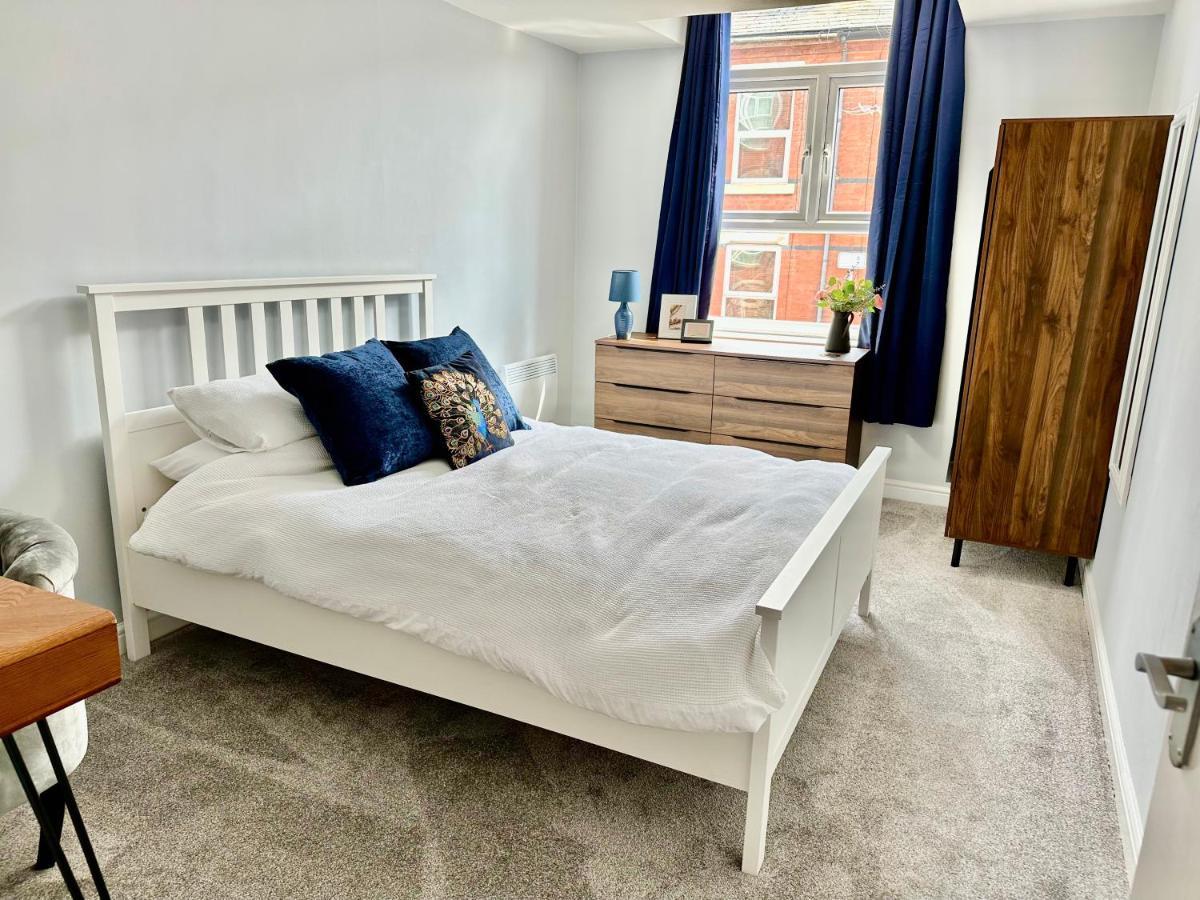 Comfortable City Apartment Дербі Екстер'єр фото