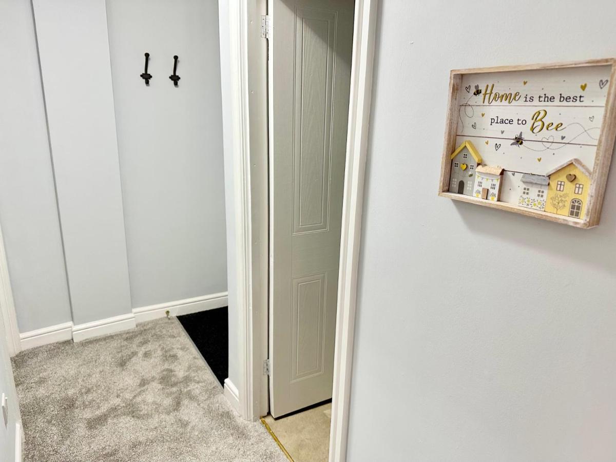 Comfortable City Apartment Дербі Екстер'єр фото